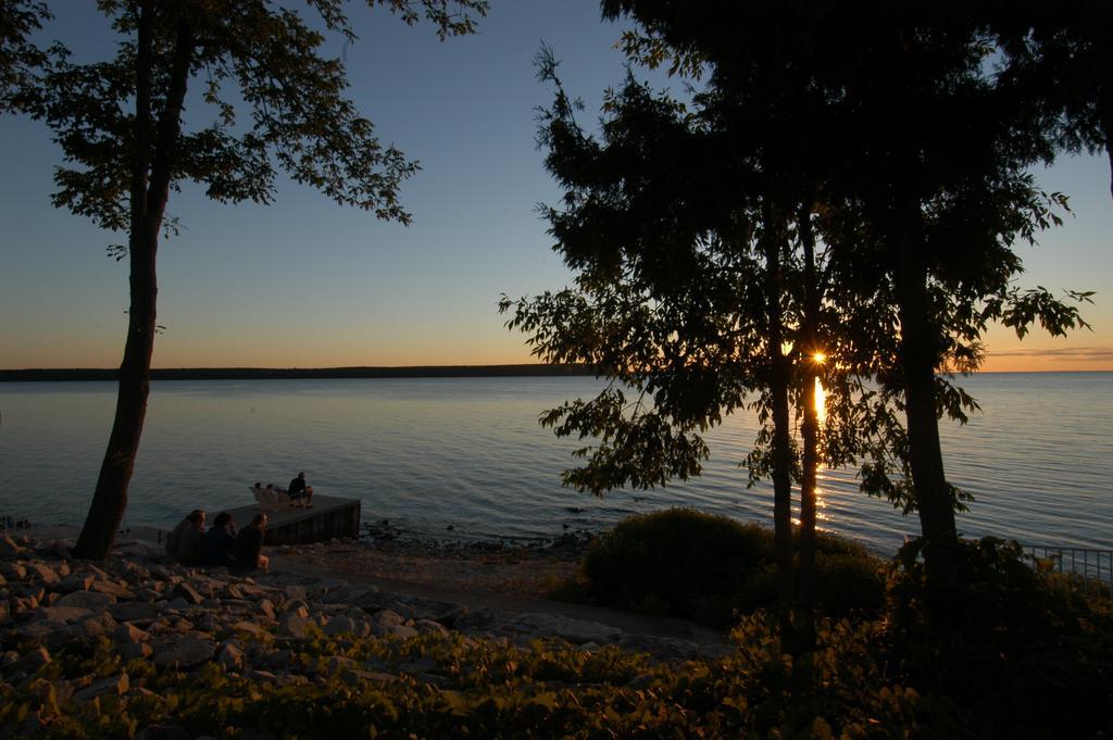 Westwood Shores Waterfront Resort Sturgeon Bay Exterior photo